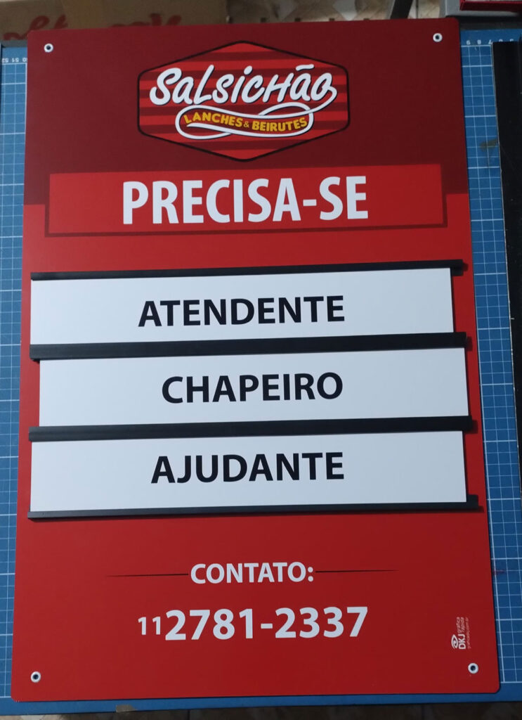 Placa admite-se para Salsichão lanches e beirutes