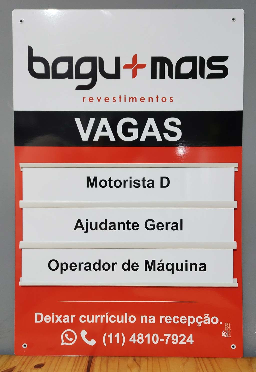 Placa admite-se Bagu Mais